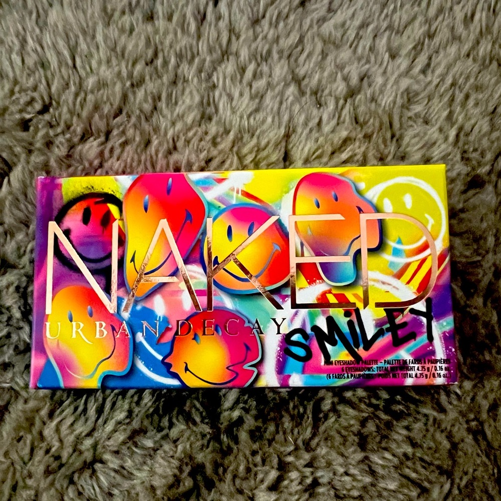 Urban decay Naked smiley eyeshadow palette